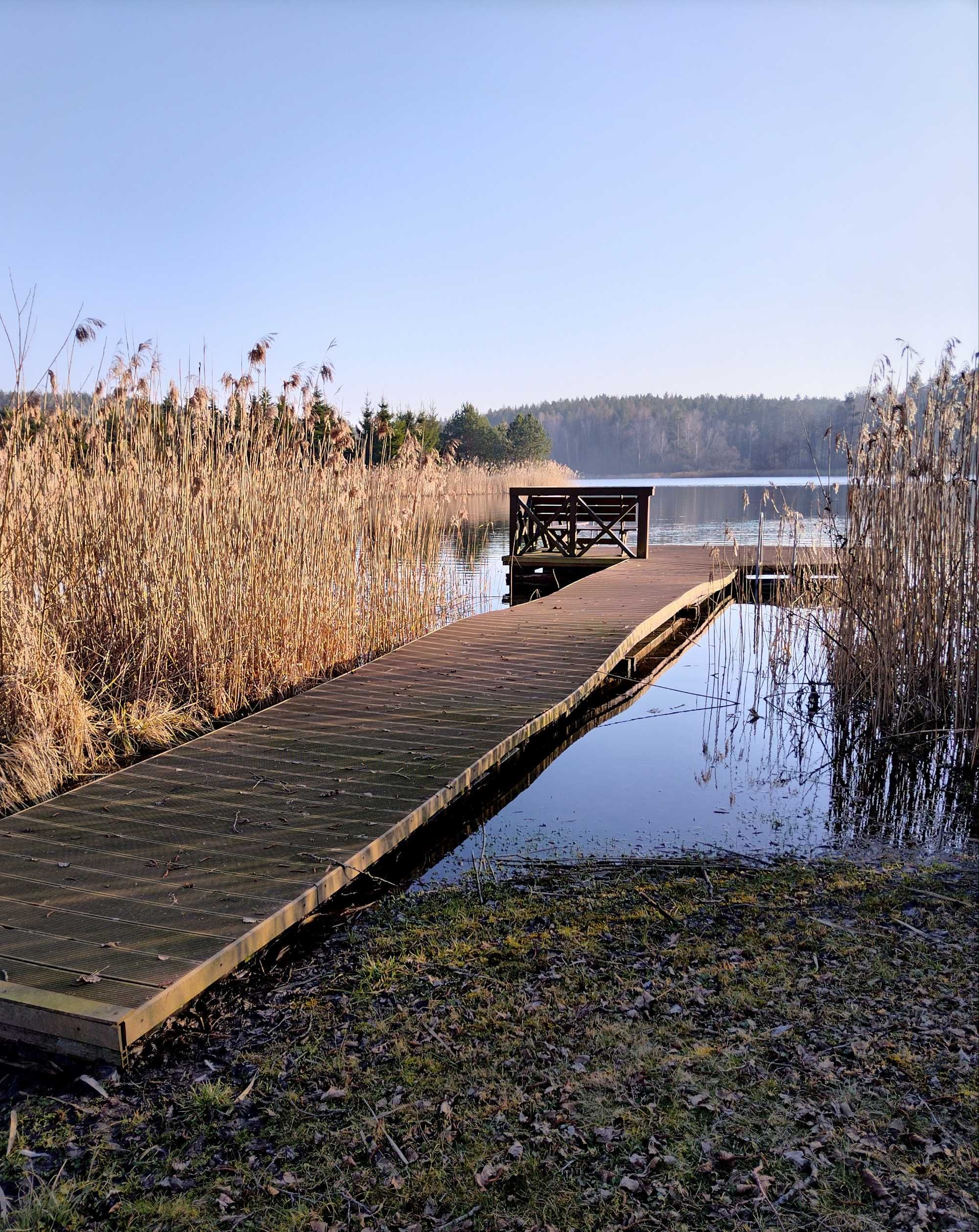 Działka z linią brzegową jeziora i pomostem. Płociczno, gm. Ełk