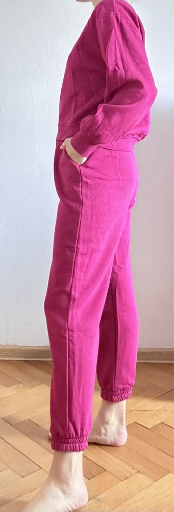 Dres Zara. Rozmiar M. Ocieplany