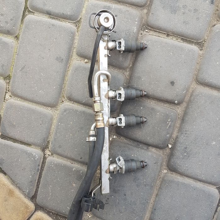 Listwa wtryskowa i wtryski audi a4 b5 1998r 1.6benz