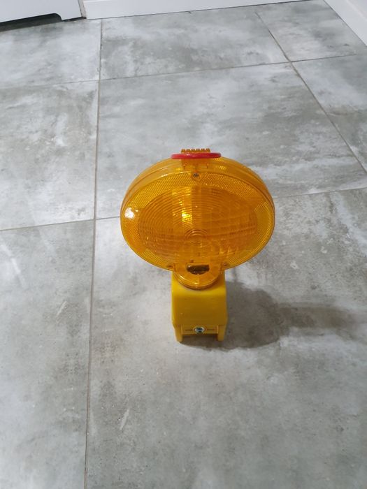 Światło  awaryjne  lampa  ostrzegawcza