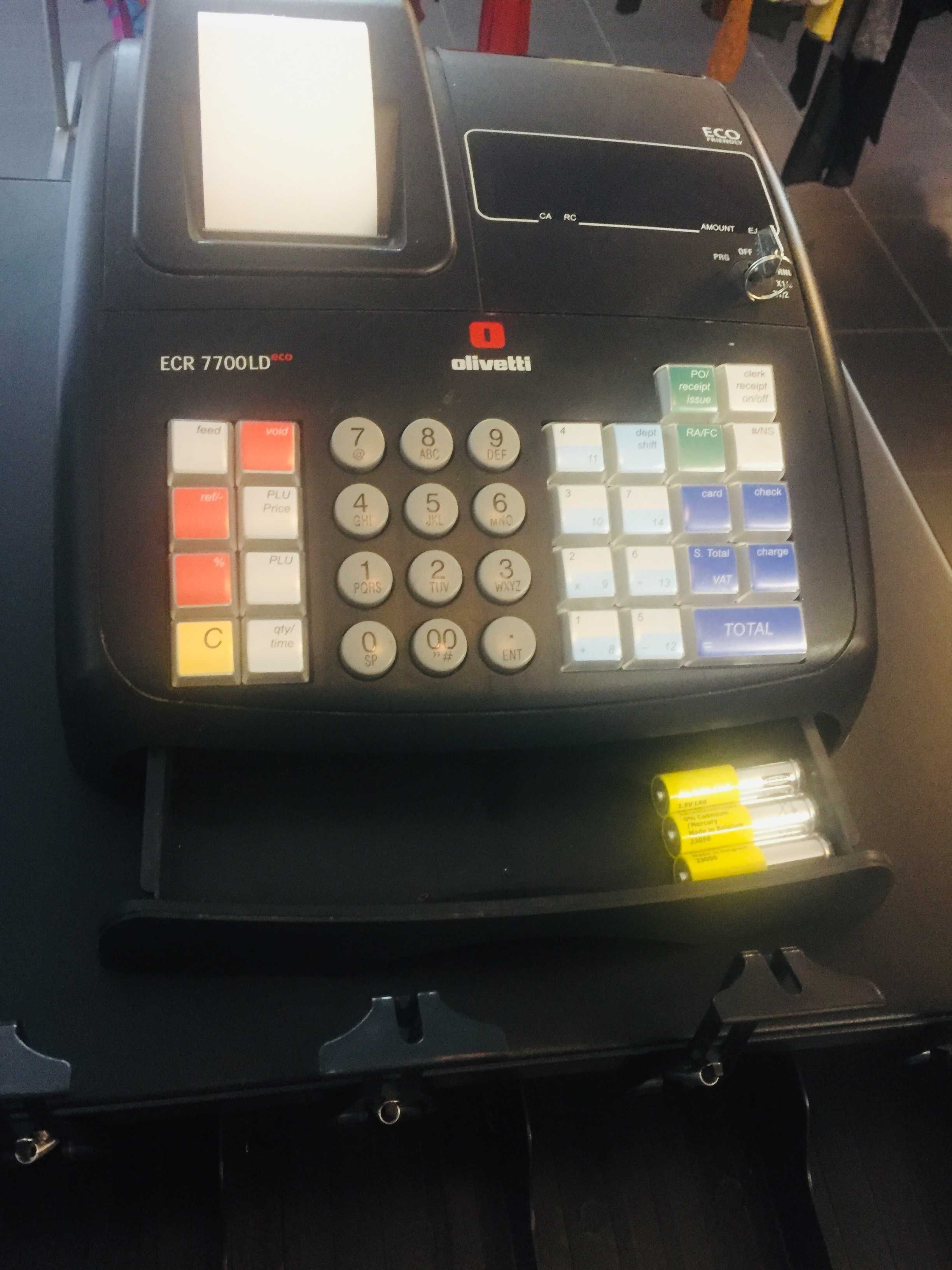 Vendo máquina de registar Olivetti a funcionar