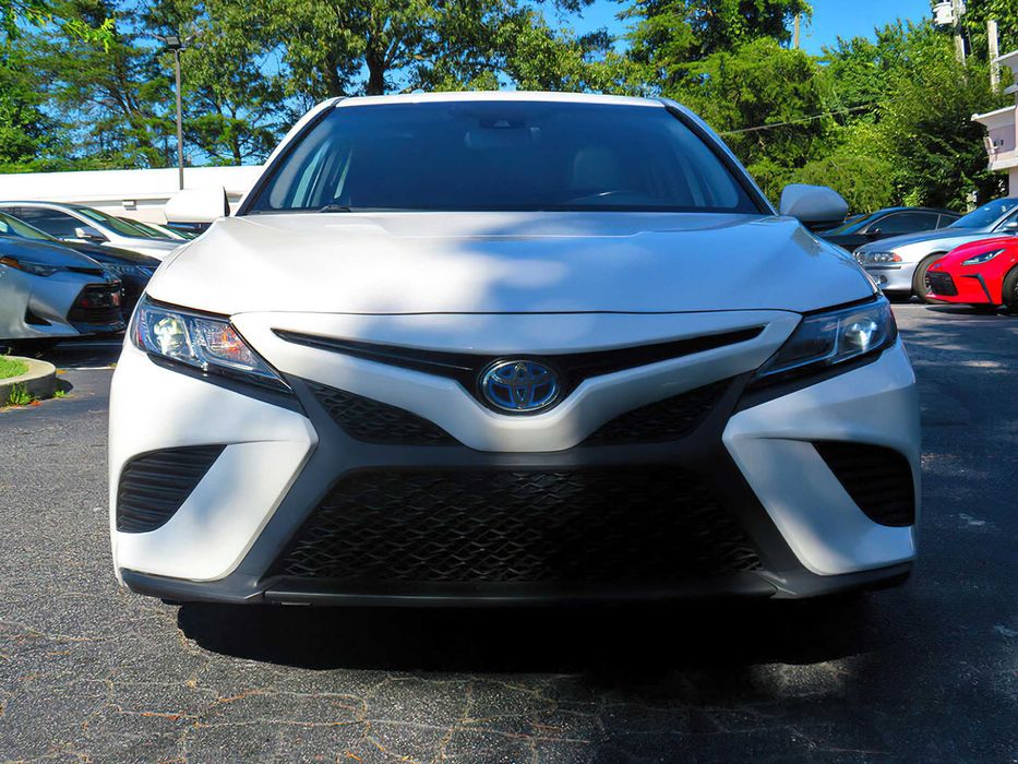 Toyota Camry Hybrid      2019