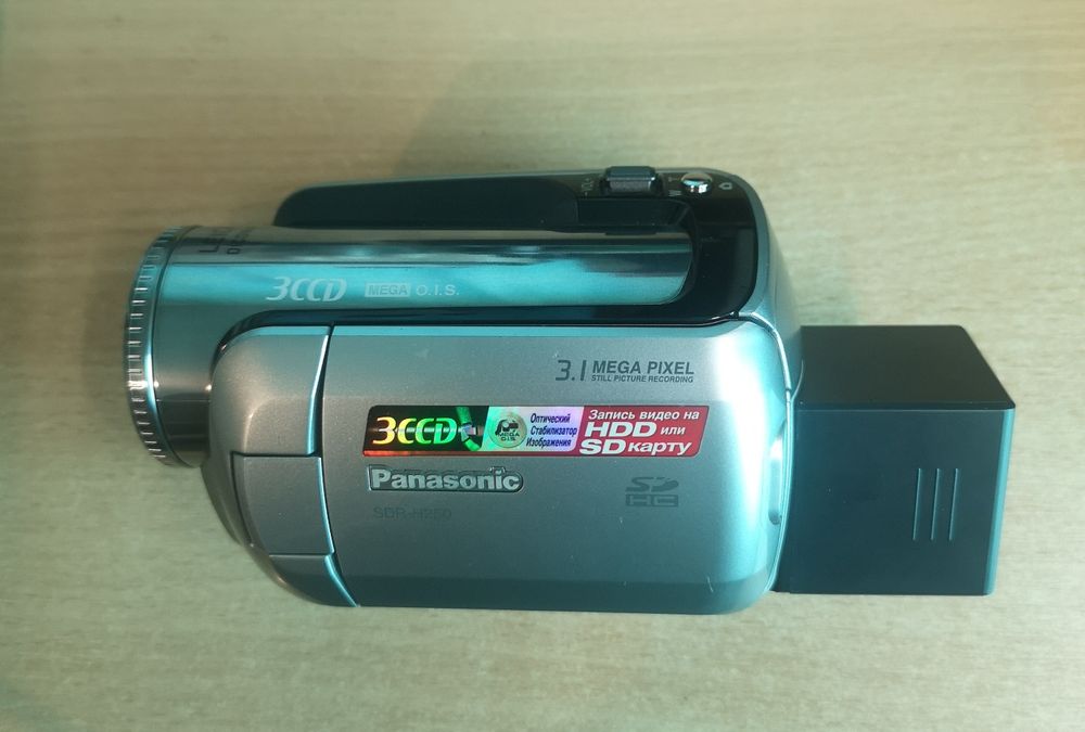 Видеокамера Panasonic SDR-H250 + Штатив