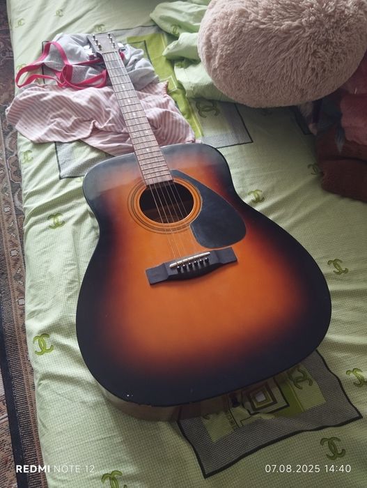 Продам гітару 3800