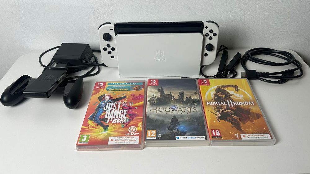 Nintendo Switch OLED Branco + 3 Jogos + Acessórios (Como Novo)