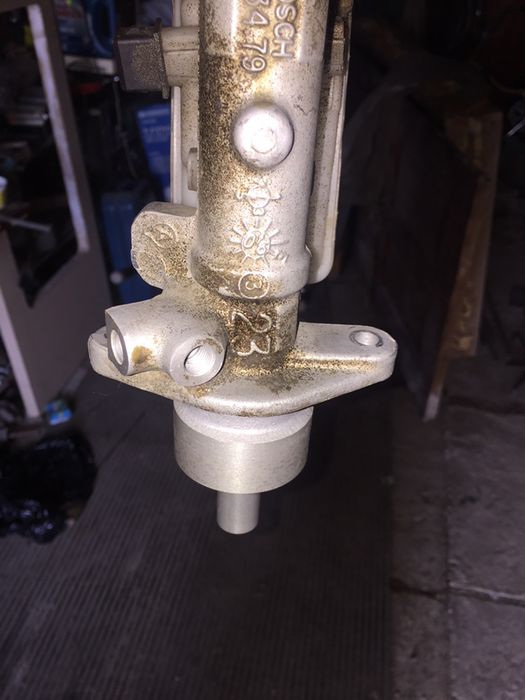 Головний гальмівний циліндр Тойота Авенсіс Т25