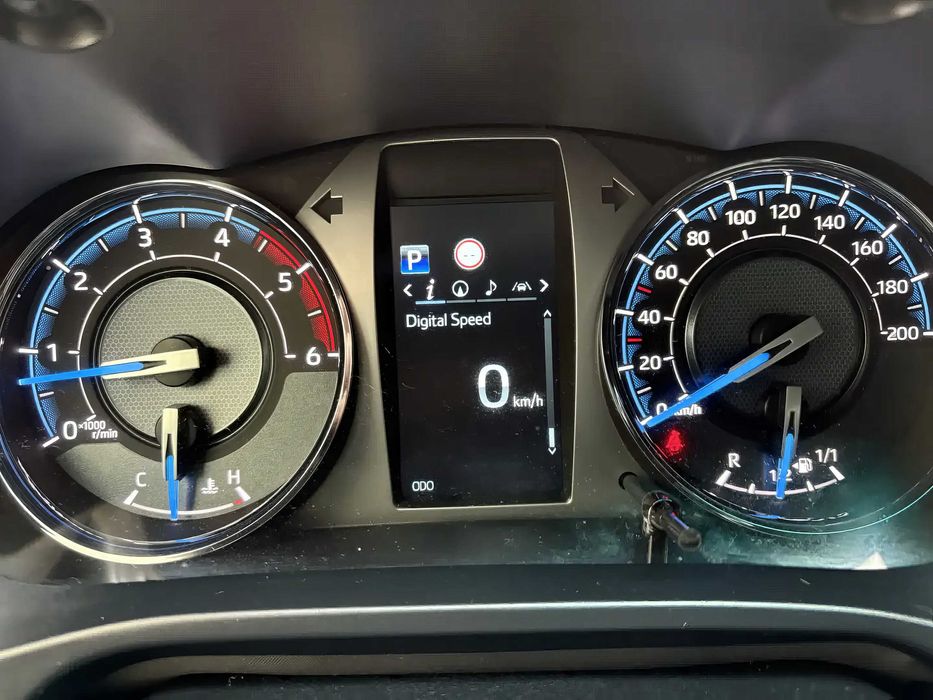 Toyota Hilux      2021