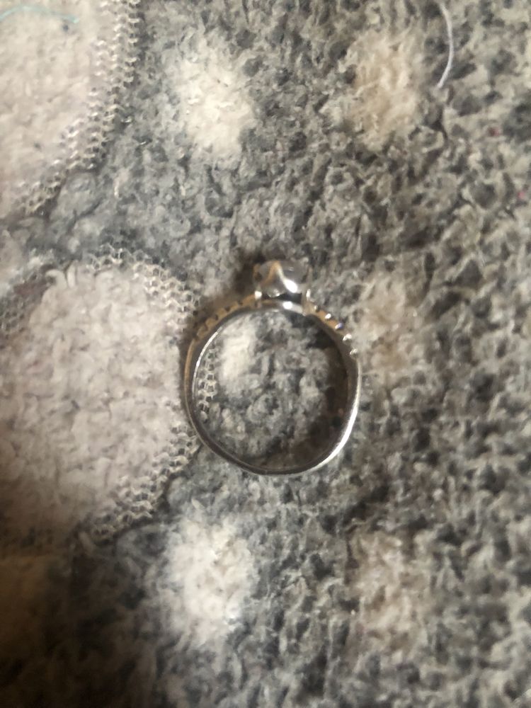 Продам серебреное кольцо