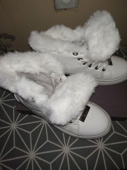 Продам женские зимние ботинки