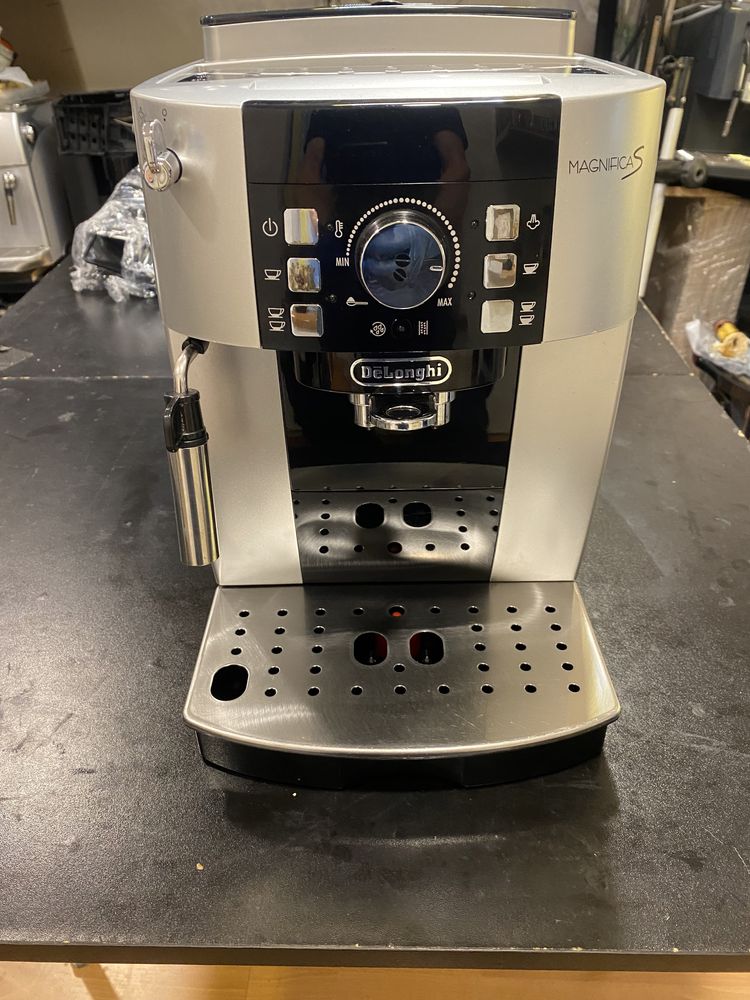 Кофемашина Delonghi Magnifica S