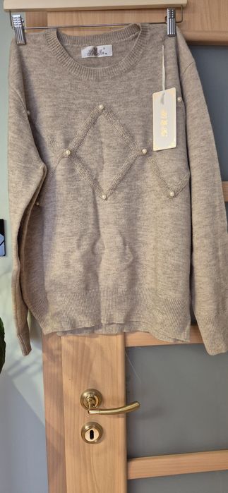 Nowy sweter z ozdobnymi perełkami, welna kaszmir bawełna.M/L