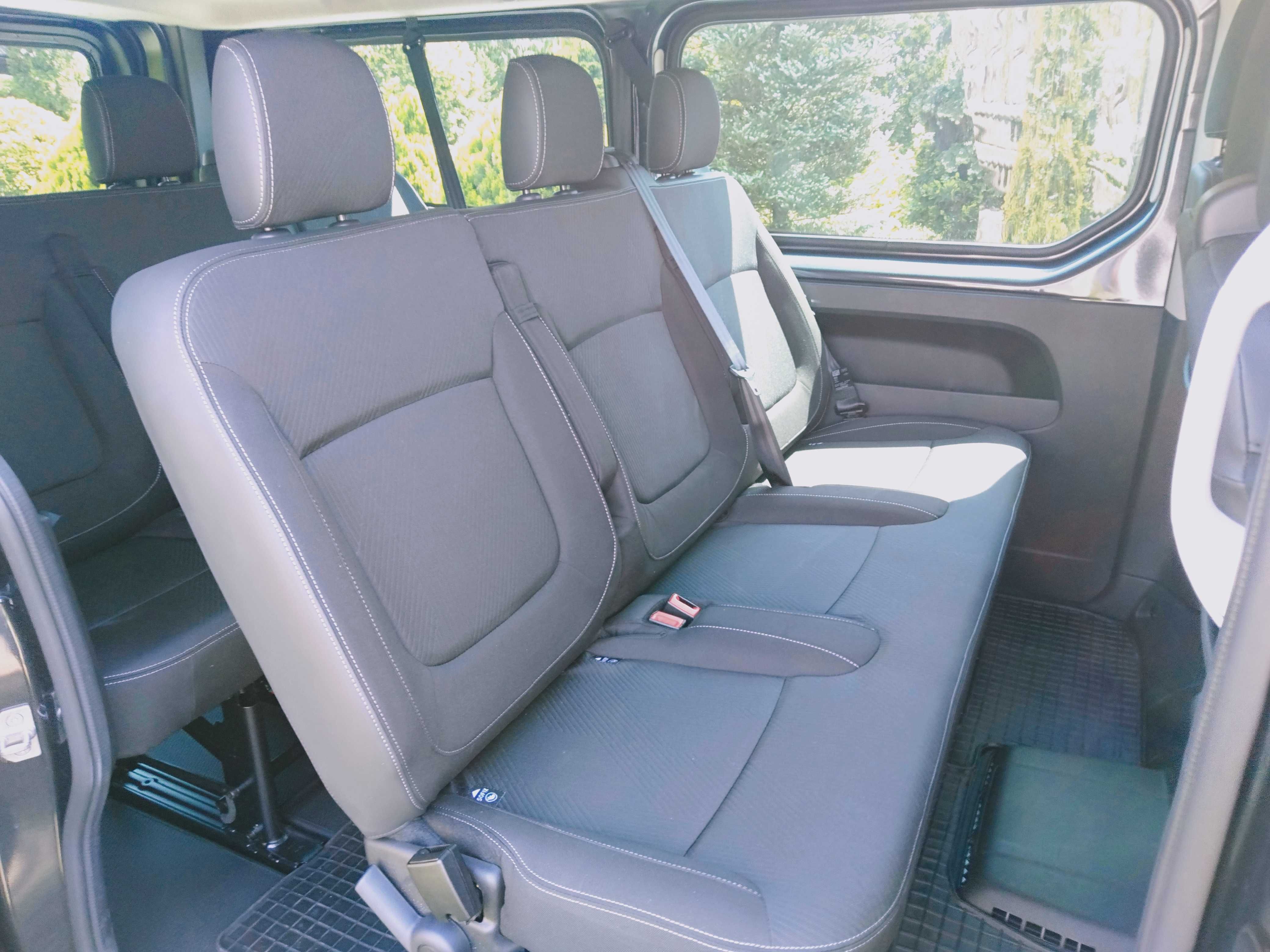 Wynajem busa Renault Trafic 9 osobowy