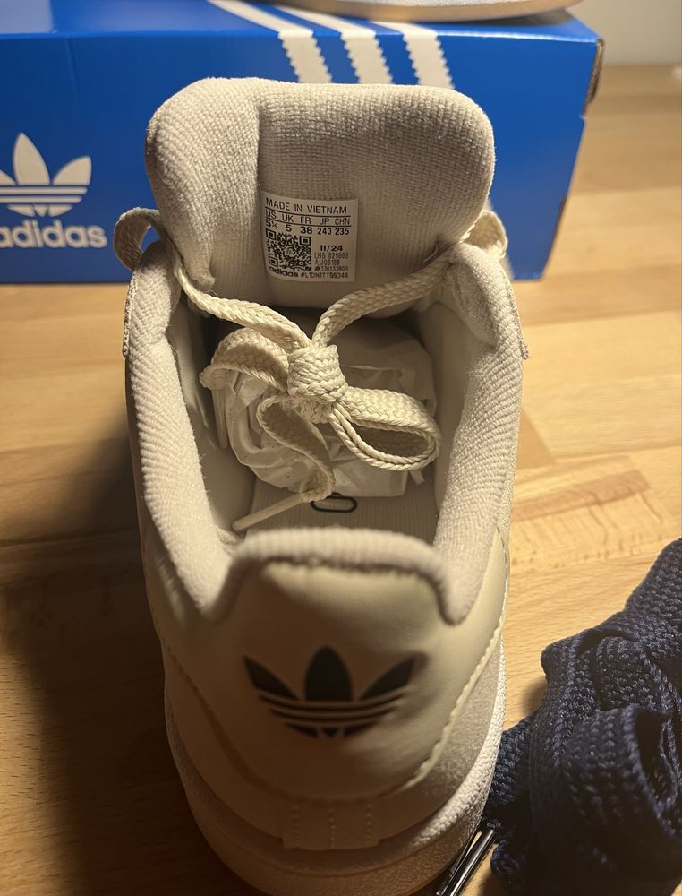 Adidas Campus 00s