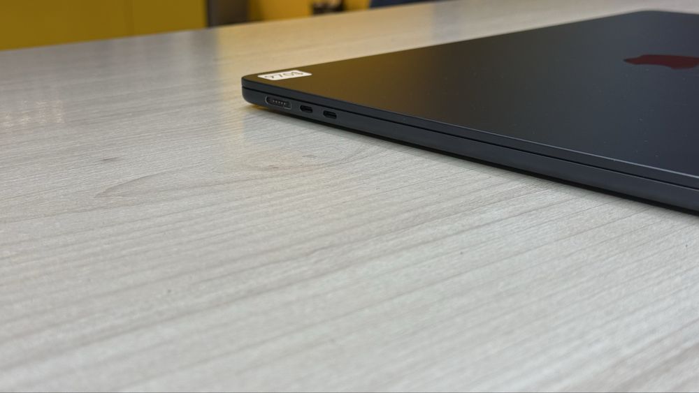 MacBook M2 Air 8/256 15 inc