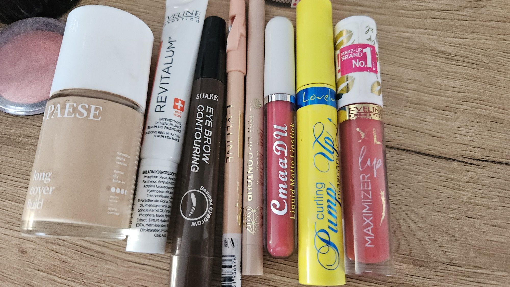 Zestaw kosmetyków perfumy tusz kredka puder podkład paese fluid brwiba