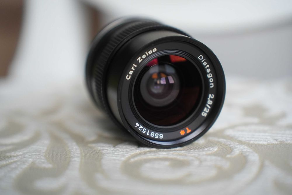 Carl Zeiss 25mm f 2.8 distagon T Canon EF