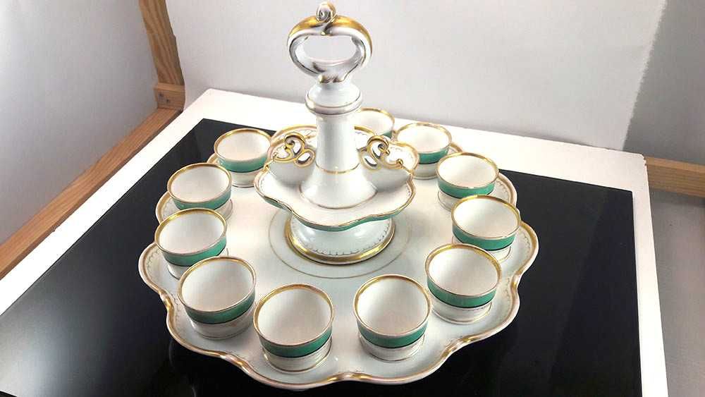 Менажница под рюмки старинная. Фарфор.