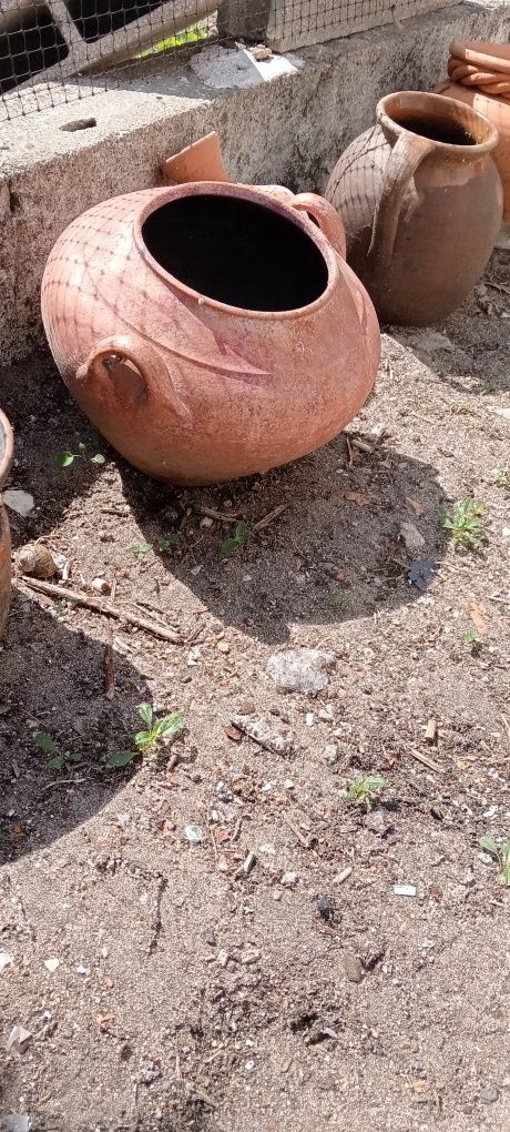 Potes e vasos em barro