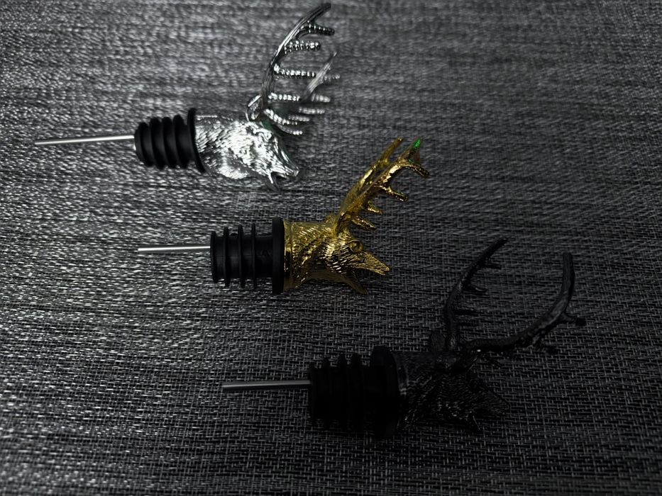 Nalewaki w kształcie jelenia, złoty, srebrny, czarny