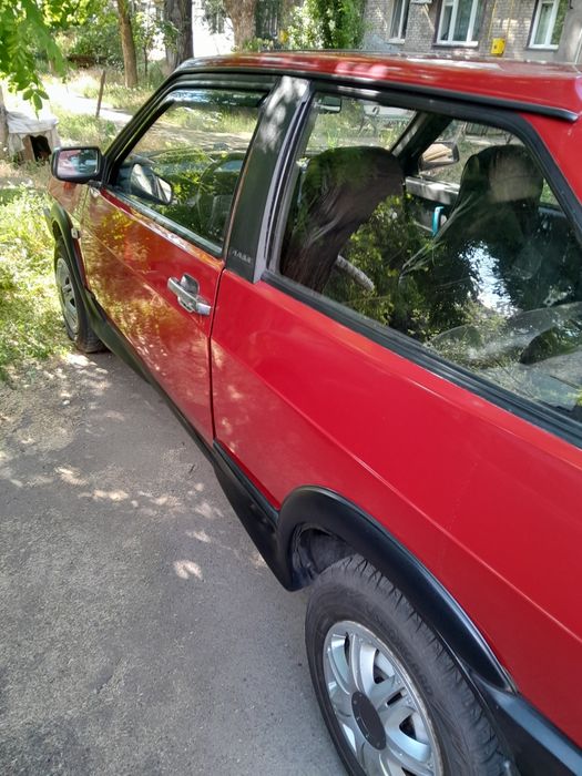 Продам машину  достойную