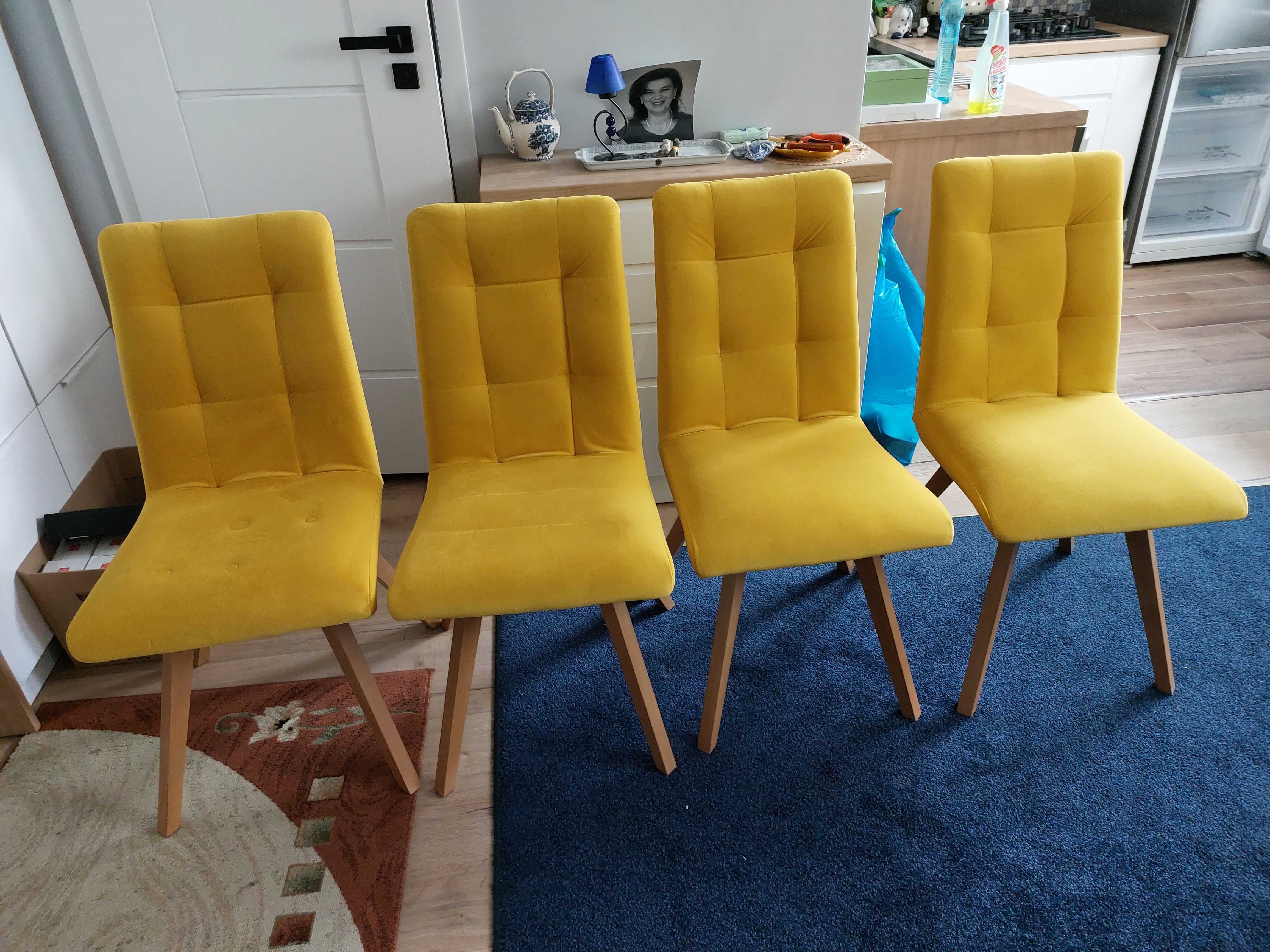 komplet 4 krzeseł tapicerowanych