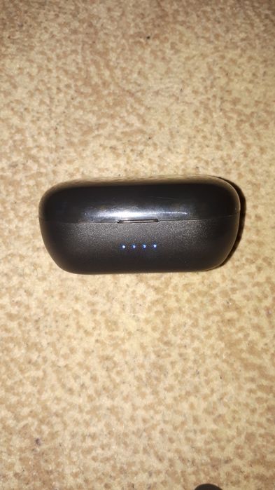 Нові безпровідні навушники Y50. З кейсом.