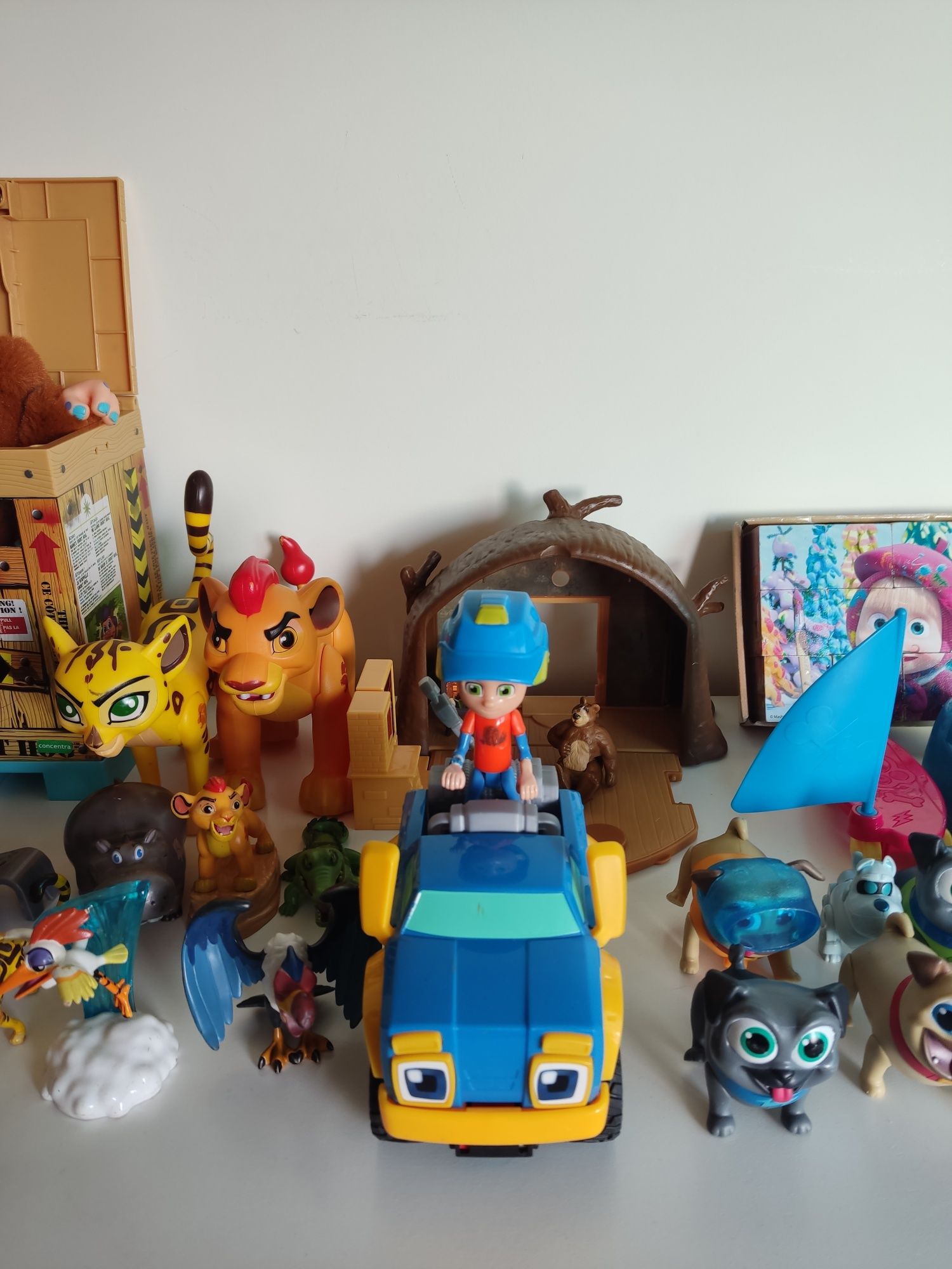 Vários brinquedos