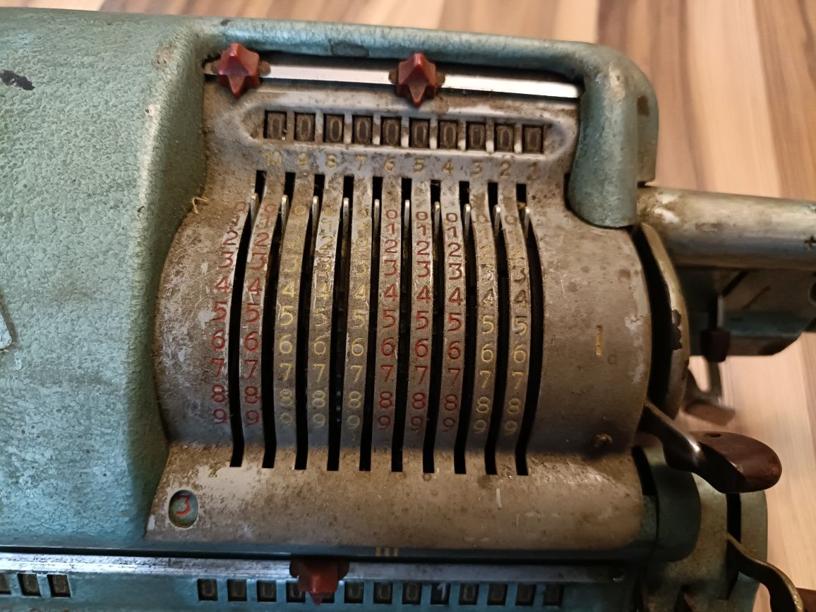 Kalkulator mechaniczny arytmometr maszyna do liczenia zabytek