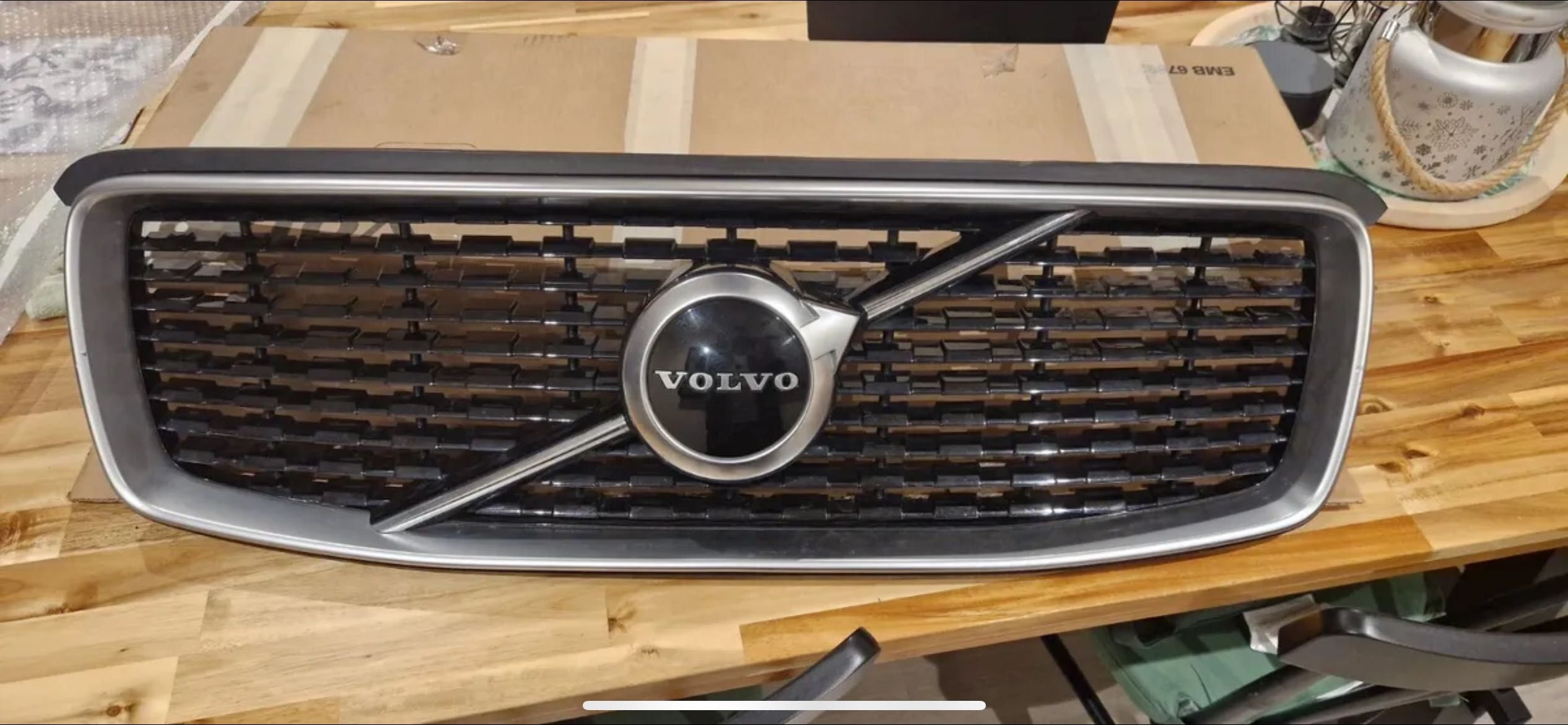 Решітка радіатора Volvo XC90 R-Design  15-22
