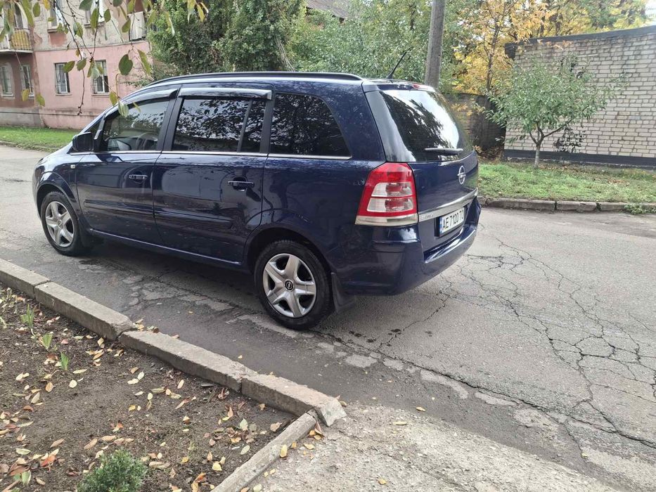 Продам Opel Zafira B