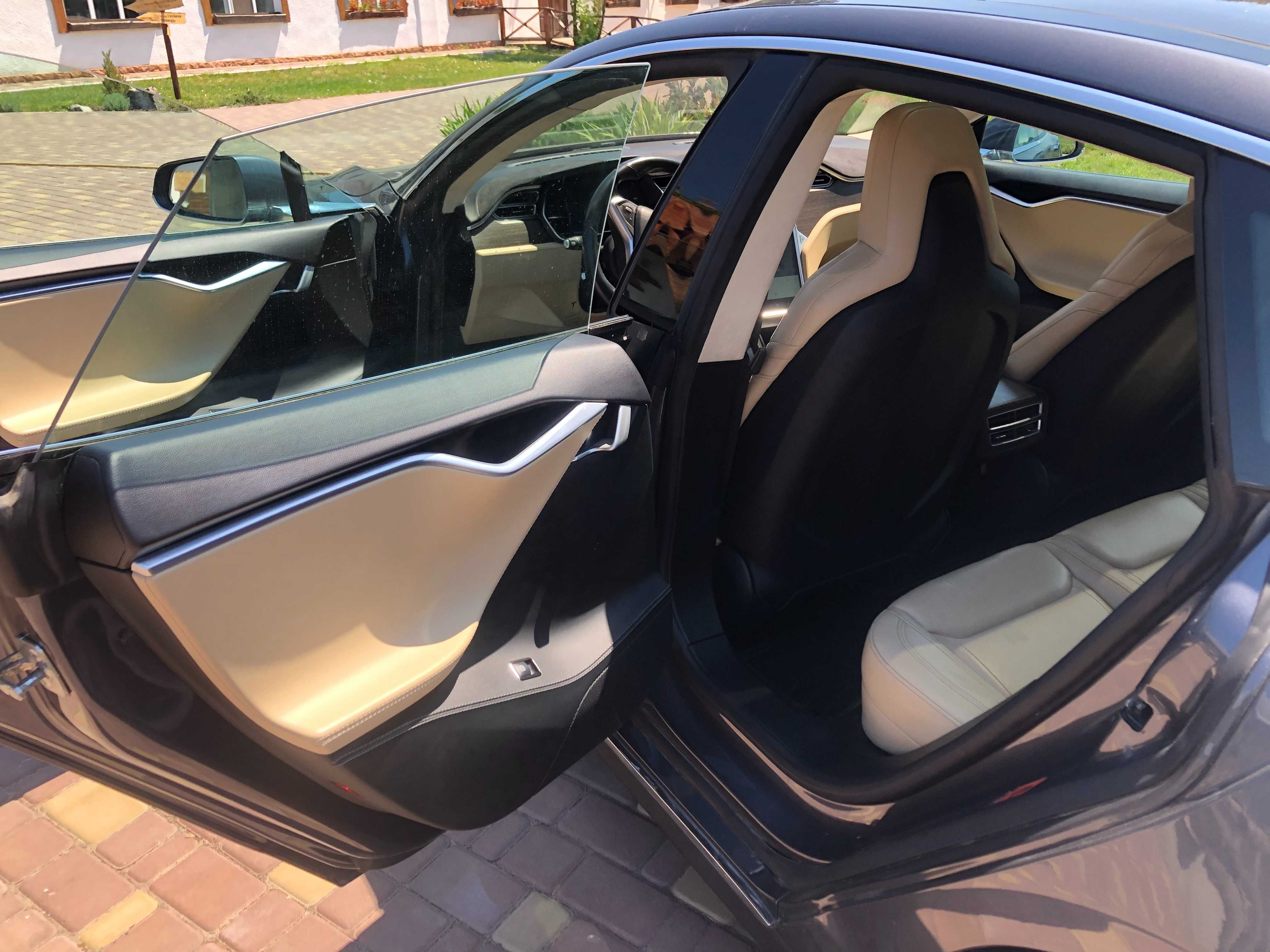 Tesla Model S P85D (700 к.с.)