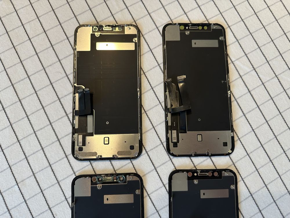 Okazja wyswietlacz iphone 11 oryginalny, 3 sztuki iphone xr. Cena kpl.