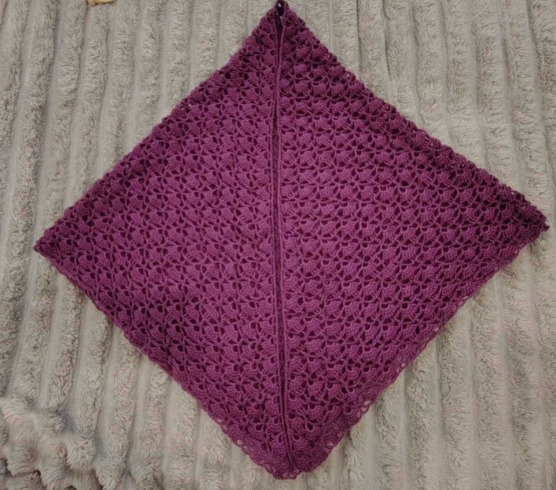 Шаль сплетена гачком