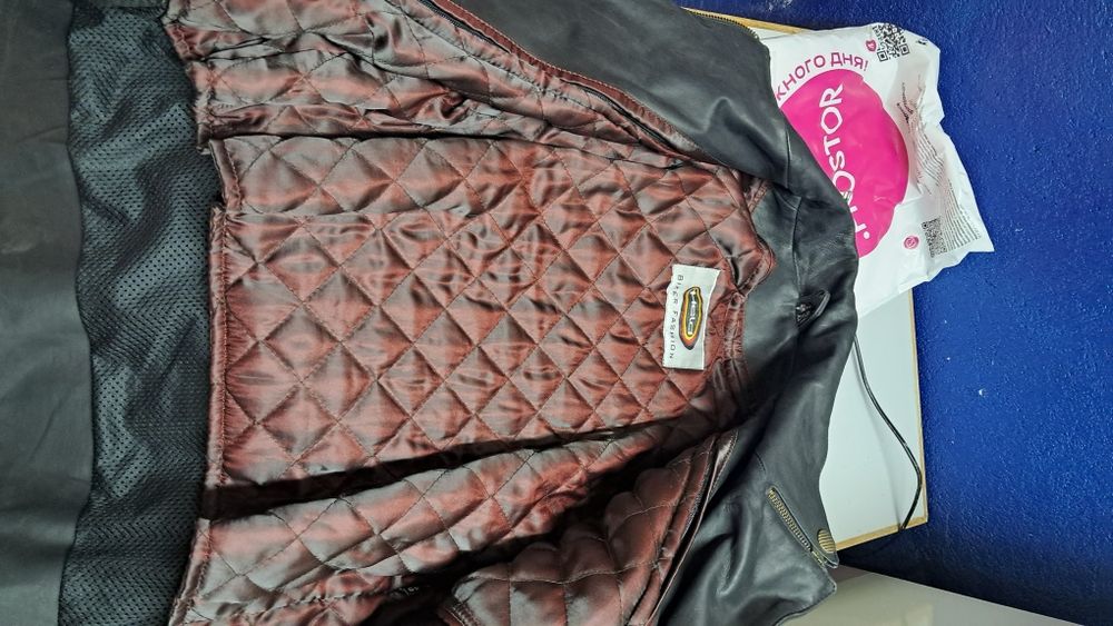 Продам кожаную женскую куртку