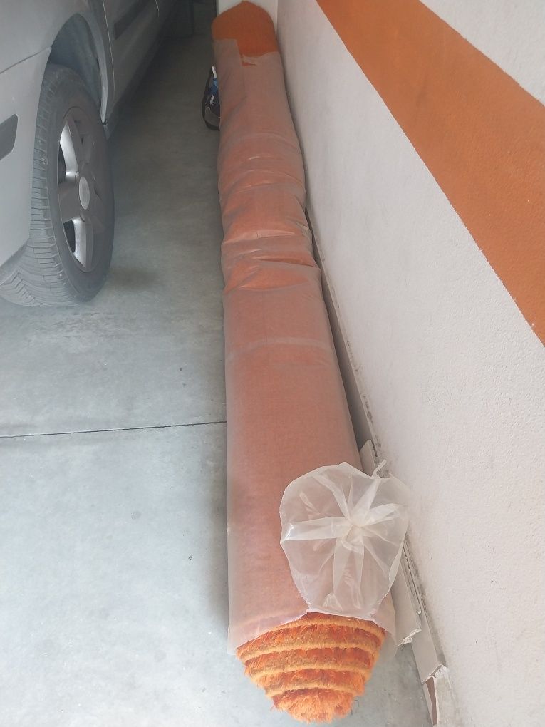 Carpete sem uso vendo para desocupar