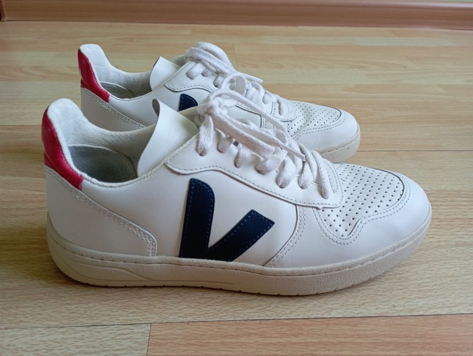 Оригінальні шкіряні  жіночі кросівки Veja розмір 37
