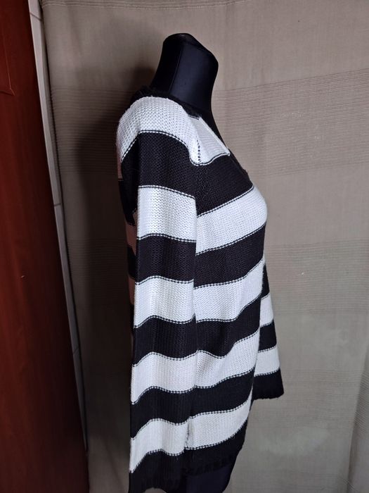 Sweterek / sweter / bluza  w paski / pasy czarno-biała