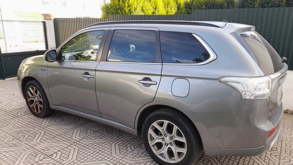 Mitsubishi Outlander P-HEV 2.0 Instyle Navi 4X4, Cx. A., 203 CV