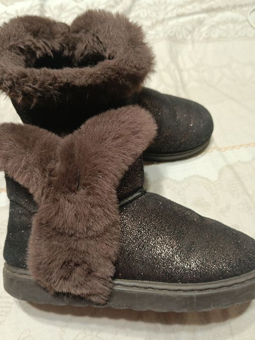 Продам угі для дівчинки