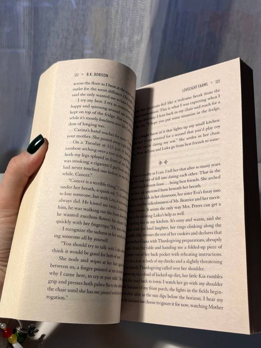 Книжка «Lovelight Farms» англійською