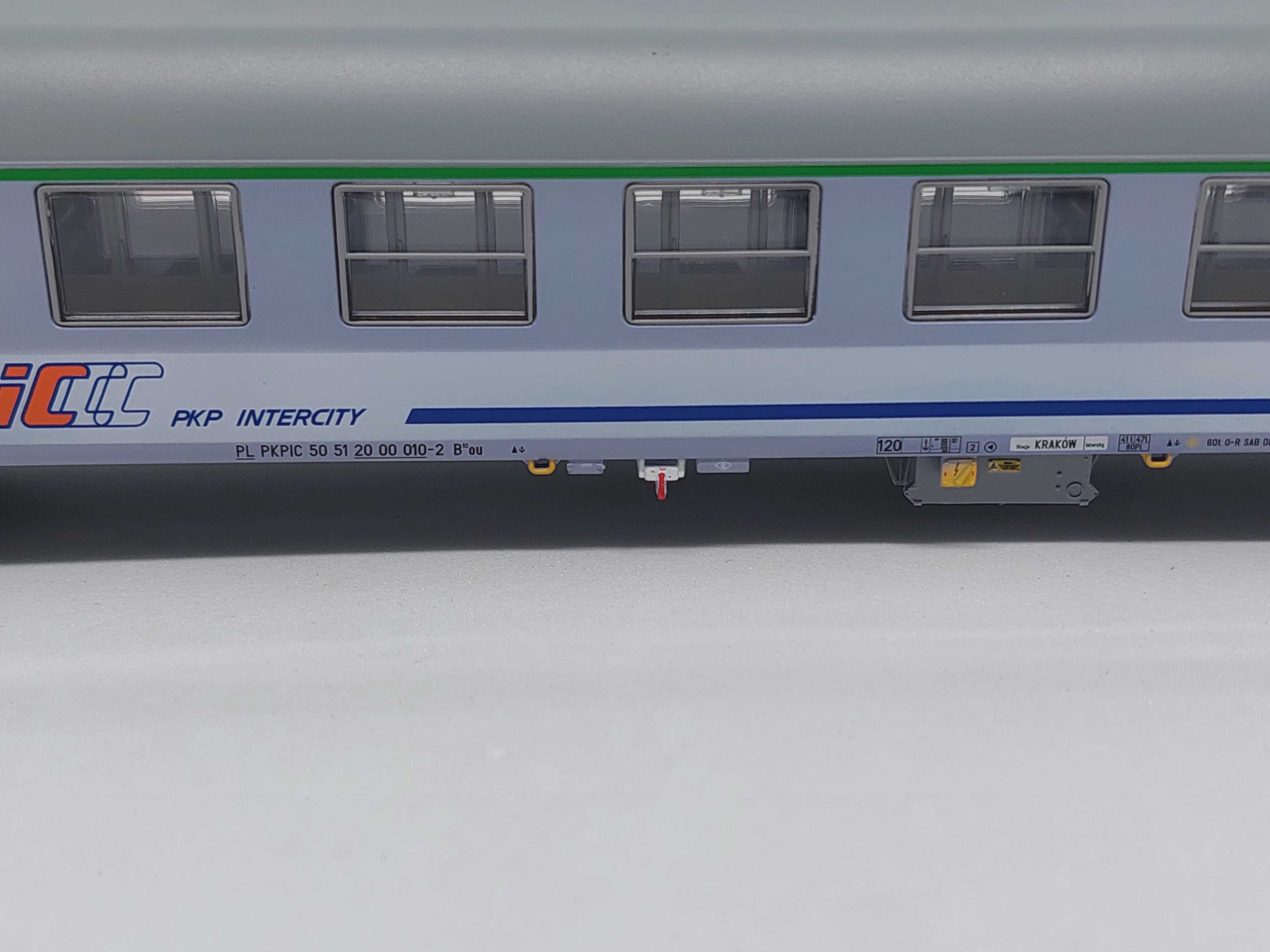 Robo 222230 Wagon 2 kl. PKP Intercity 111Ah H0