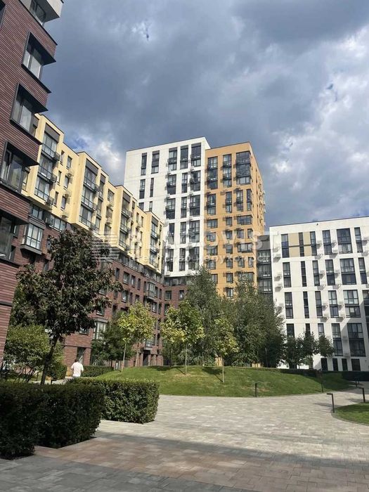 Продаж 3к квартири 125м2 ЖК Файна Таун Салютна Нивки