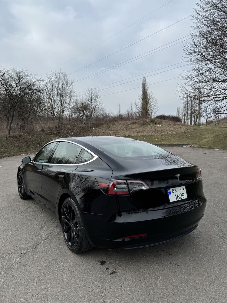 Продаю Tesla model 3 dual motor long range 75kw 2018 рік 70тис км