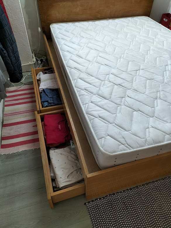 Cama de casal em faia com 4 gavetoes e colchao de molas