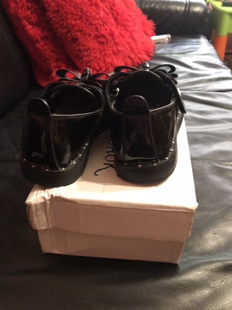 Нарядные стильные лаковые туфли черные 26 размер 16 см