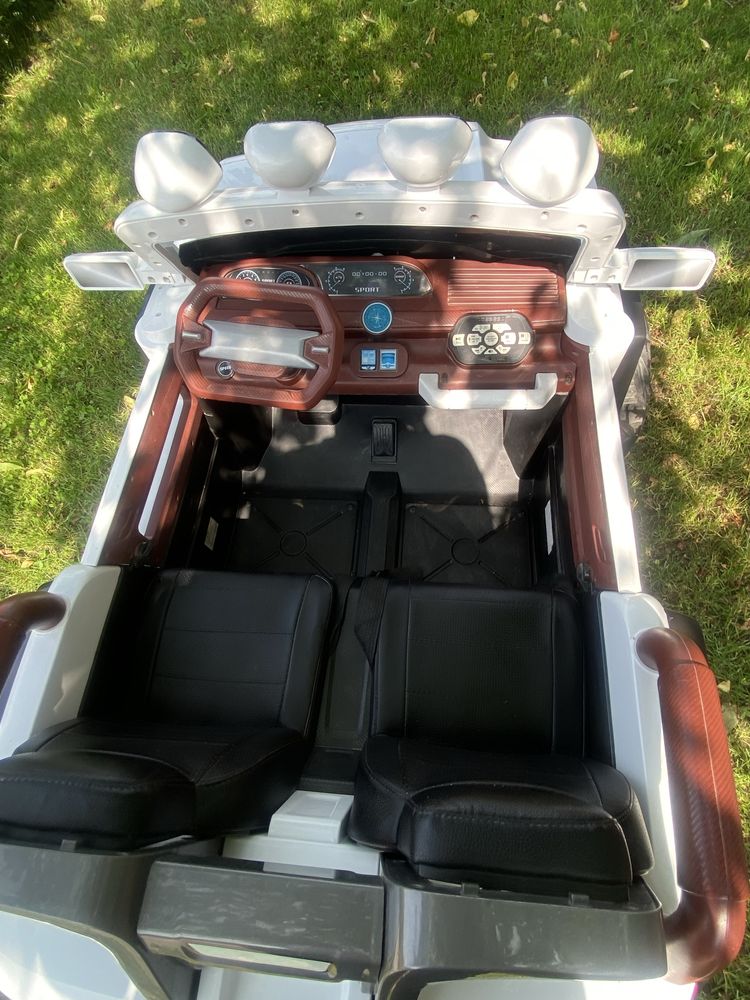 Електроавтомобіль джип двохмісний bambi M Jeep