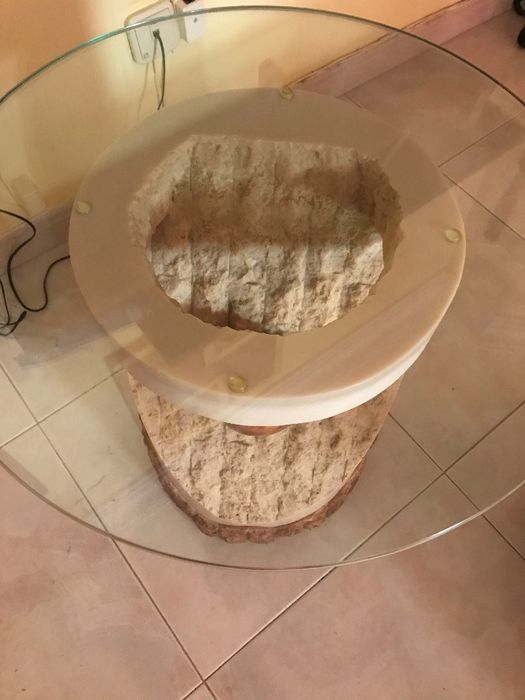 Mesa de centro e apoio em pedra e tampo de vidro