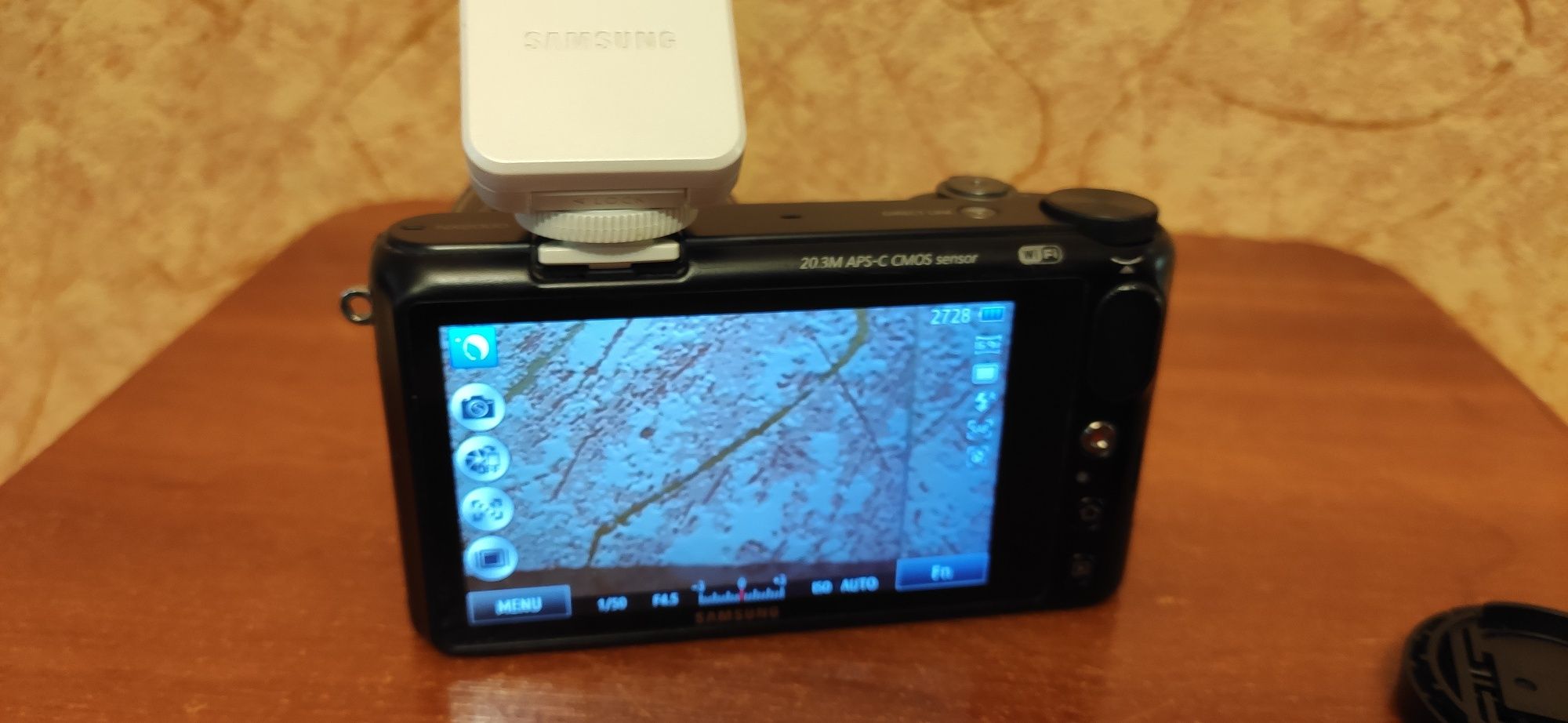 Samsung NX2000 Беззеркальная APS-C камера