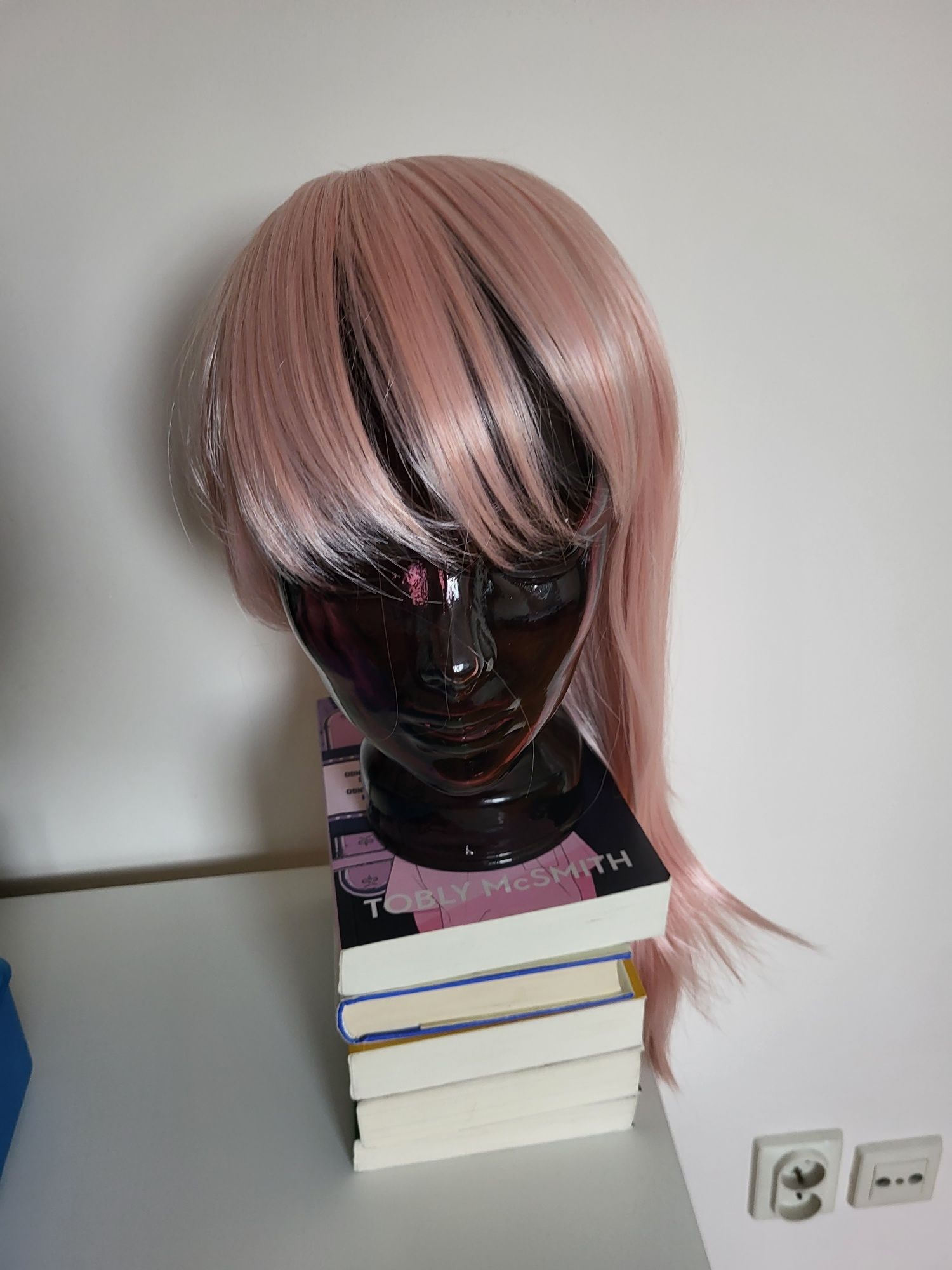 Różowa peruka z długimi włosami wig cosplay