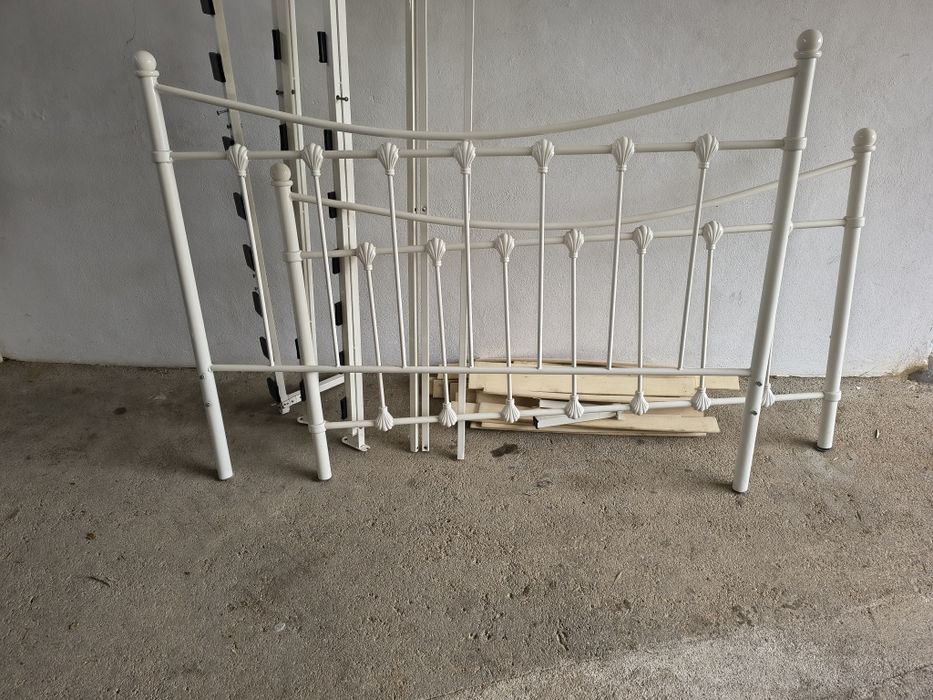 Cama de casal para desocupar